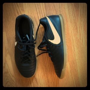 Ladies size 7.5 Nike Tempo